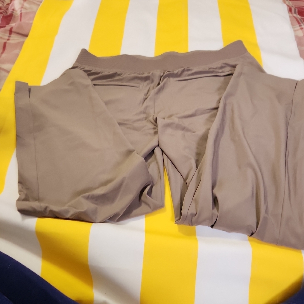 Athleta Women's Tan Pants - Picture 8 of 9